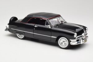 Ford Deluxe Cabriolet Svart Maisto 1:18 31681 Metall — bild 6 av 8