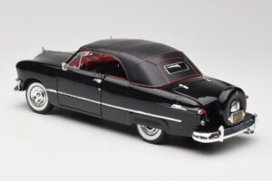 Ford Deluxe Cabriolet Svart Maisto 1:18 31681 Metall — bild 7 av 8