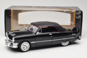 Ford Deluxe Cabriolet Svart Maisto 1:18 31681 Metall — bild 8 av 8