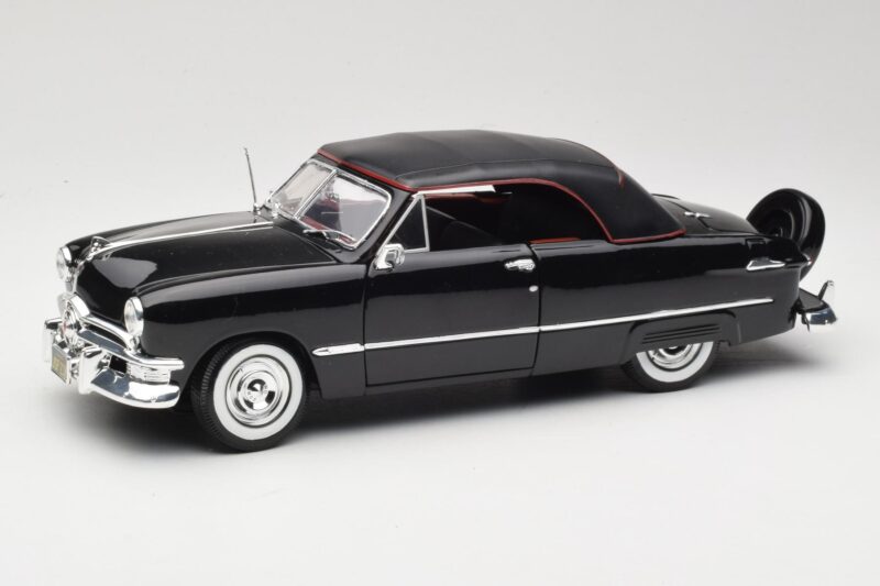 Ford Deluxe Cabriolet Svart Maisto 1:18 31681 Metall