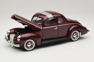 Ford Deluxe Coupe Mörkröd ERTL 1:18 7936 Metall — bild 2 av 7