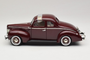 Ford Deluxe Coupe Mörkröd ERTL 1:18 7936 Metall — bild 4 av 7