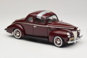 Ford Deluxe Coupe Mörkröd ERTL 1:18 7936 Metall