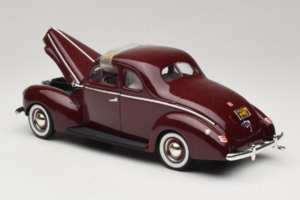 Ford Deluxe Coupe Mörkröd ERTL 1:18 7936 Metall — bild 5 av 7