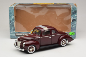 Ford Deluxe Coupe Mörkröd ERTL 1:18 7936 Metall — bild 7 av 7