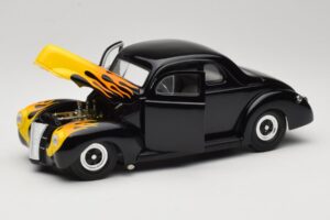 Ford Deluxe Hot Rod Svart Universal Hobbies 1:18 6002 Metall — bild 2 av 8