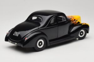 Ford Deluxe Hot Rod Svart Universal Hobbies 1:18 6002 Metall — bild 3 av 8