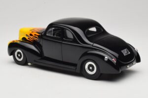 Ford Deluxe Hot Rod Svart Universal Hobbies 1:18 6002 Metall — bild 7 av 8