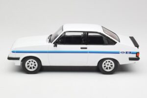 Ford Escort Mk2 RS 2000 Vit MCG 1:18 MCG18439 Metall — bild 3 av 6