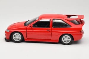 Ford Escort Mk5 RS Cosworth Röd UT Models 1:18 180082102 Metall — bild 4 av 8