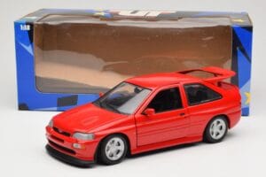 Ford Escort Mk5 RS Cosworth Röd UT Models 1:18 180082102 Metall — bild 8 av 8