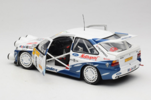 Ford Escort RS Cosworth Mobil 1 #6 F. Delecour / D. Grataloup Rally Monte Carlo Night Version Winner 1994 UT Models 1:18 3945 — bild 5 av 8