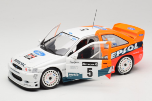 Ford Escort RS Cosworth Repsol #5 C. Sainz / L. Moya RAC Rally 1997 UT Models 1:18 39750 Metall — bild 2 av 8
