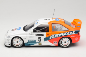 Ford Escort RS Cosworth Repsol #5 C. Sainz / L. Moya RAC Rally 1997 UT Models 1:18 39750 Metall — bild 4 av 8