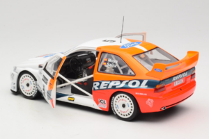 Ford Escort RS Cosworth Repsol #5 C. Sainz / L. Moya RAC Rally 1997 UT Models 1:18 39750 Metall — bild 5 av 8