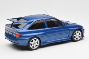 Ford Escort RS Cosworth Blå IXO 1:18 18CMC180 Metall — bild 2 av 6