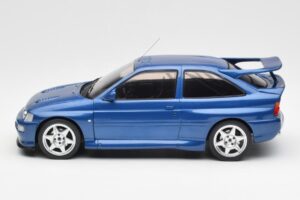Ford Escort RS Cosworth Blå IXO 1:18 18CMC180 Metall — bild 3 av 6