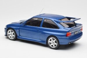 Ford Escort RS Cosworth Blå IXO 1:18 18CMC180 Metall — bild 5 av 6