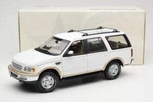 Ford Expedition Eddie Bauer Vit UT Models 1:18 22712 Metall — bild 8 av 8