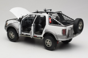 Ford Expedition Himalaya White AUTOart 1:18 72781 Metall — bild 5 av 8