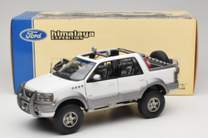 Ford Expedition Himalaya White AUTOart 1:18 72781 Metall — bild 8 av 8
