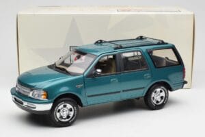 Ford Expedition XLT Grön Metallic UT Models 1:18 22717 Metall — bild 8 av 8