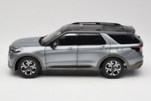 Ford Explorer Grå OEM 1:18 FORD2020 Metall — bild 4 av 8