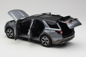 Ford Explorer Grå OEM 1:18 FORD2020 Metall — bild 5 av 8
