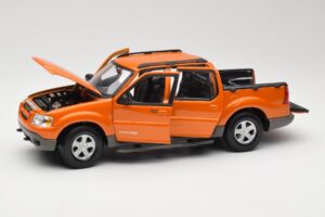 Ford Explorer Sport Trac Orange Maisto 1:18 536891G Metall — bild 2 av 8