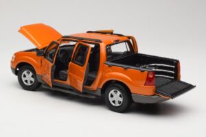 Ford Explorer Sport Trac Orange Maisto 1:18 536891G Metall — bild 5 av 8
