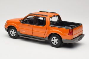Ford Explorer Sport Trac Orange Maisto 1:18 536891G Metall — bild 7 av 8