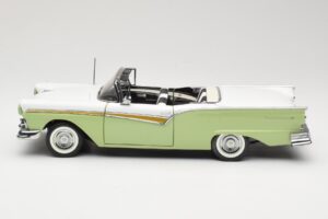 Ford Fairlane Skyliner Grön & Vit Sun Star 1:18 FORD003 Metall — bild 5 av 9