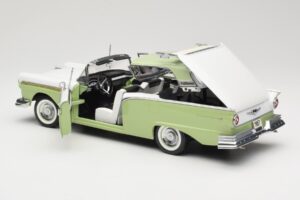 Ford Fairlane Skyliner Grön & Vit Sun Star 1:18 FORD003 Metall — bild 6 av 9