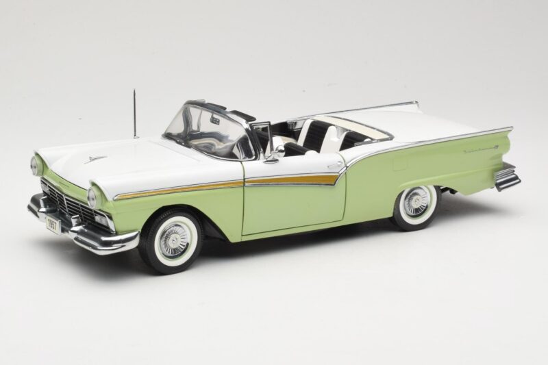 Ford Fairlane Skyliner Grön & Vit Sun Star 1:18 FORD003 Metall