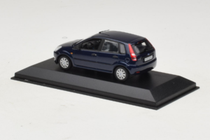 Ford Fiesta Mk5 4-Door Mörkblå Minichamps 1:43 FIESTA001 Metall — bild 3 av 4