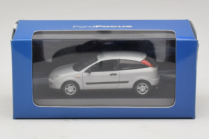 Ford Focus Mk1 3-Door Silver Minichamps 1:43 FOCUS005 Metall — bild 5 av 5