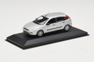 Ford Focus Mk1 Silver Minichamps 1:43 FOCUS006 Metall — bild 2 av 4