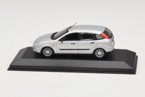 Ford Focus Mk1 Silver Minichamps 1:43 FOCUS006 Metall