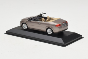 Ford Focus Mk2 CC Grå Minichamps 1:43 FORD005 Metall — bild 3 av 4
