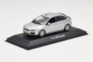 Ford Focus Mk2 Moondust Silver Minichamps 1:43 FOCUS002 Metall — bild 2 av 4