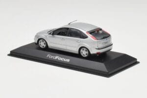 Ford Focus Mk2 Moondust Silver Minichamps 1:43 FOCUS002 Metall — bild 3 av 4