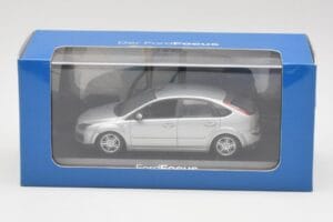 Ford Focus Mk2 Moondust Silver Minichamps 1:43 FOCUS002 Metall — bild 4 av 4