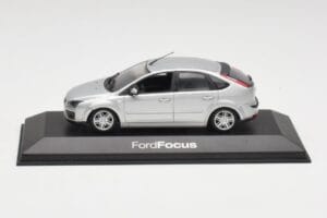 Ford Focus Mk2 Moondust Silver Minichamps 1:43 FOCUS002 Metall