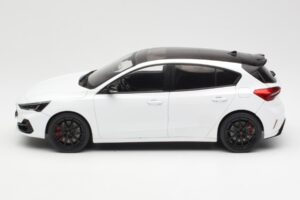 Ford Focus ST Mk4 Frozen Vit MCG 1:18 MCG18453 Metall — bild 3 av 6