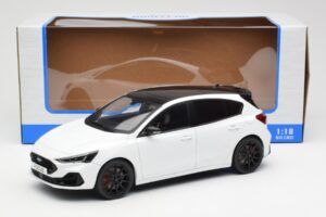 Ford Focus ST Mk4 Frozen Vit MCG 1:18 MCG18453 Metall — bild 6 av 6