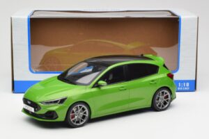 Ford Focus ST Mk4 Grön MCG 1:18 MCG18452 Metall — bild 6 av 6