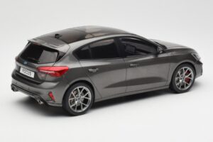 Ford Focus ST Mk4 Grå MCG 1:18 MCG18454 Metall — bild 2 av 6