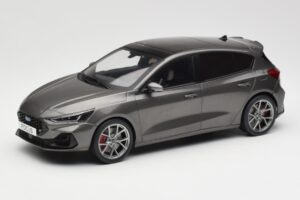 Ford Focus ST Mk4 Grå MCG 1:18 MCG18454 Metall