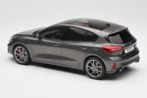 Ford Focus ST Mk4 Grå MCG 1:18 MCG18454 Metall — bild 5 av 6