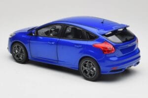 Ford Focus ST Mk2 Blue Metallic Minichamps 1:18 110082001 Metall — bild 7 av 8